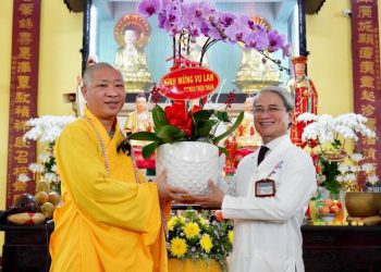 HOA HỒNG ĐẾN GIƯỜNG BỆNH – BỆNH VIỆN NGUYỄN TRI PHƯƠNG TP. HỒ CHÍ MINH – TT. THÍCH THIỆN THUẬN