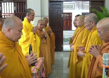 HÒA THƯỢNG TRƯỞNG BAN  & BAN TRỊ SỰ GHPGVN TỈNH BR-VT THĂM VÀ CÚNG DƯỜNG TRƯỜNG HẠ BỬU QUANG -ĐẤT ĐỎ